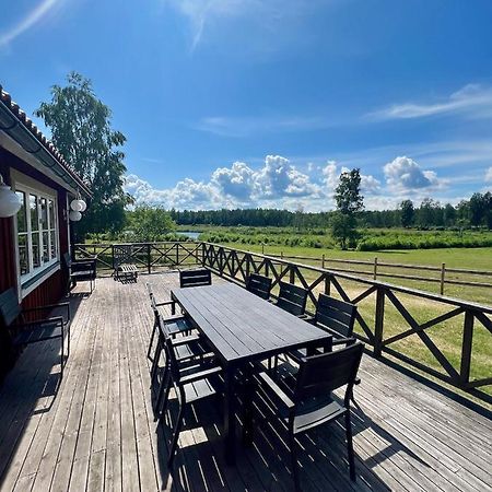 Idylliskt Hus Med Sjoeutsikt. Villa Östhammar Exteriör bild