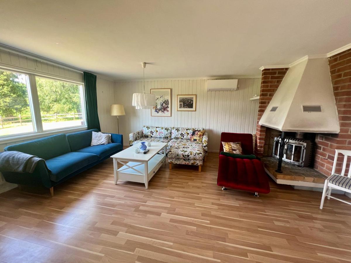 Idylliskt Hus Med Sjoeutsikt. Villa Östhammar Exteriör bild