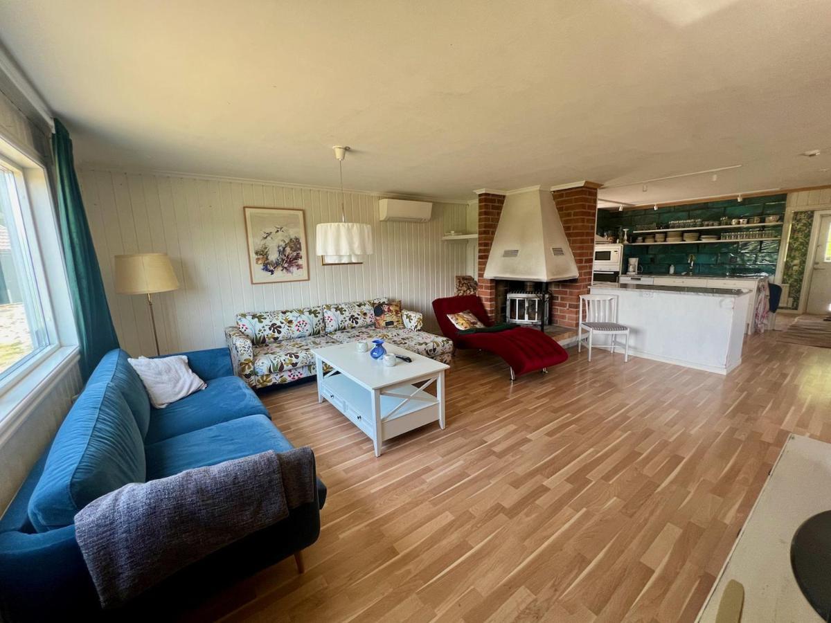 Idylliskt Hus Med Sjoeutsikt. Villa Östhammar Exteriör bild