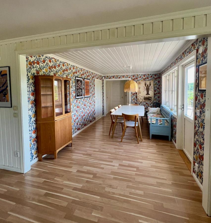 Idylliskt Hus Med Sjoeutsikt. Villa Östhammar Exteriör bild