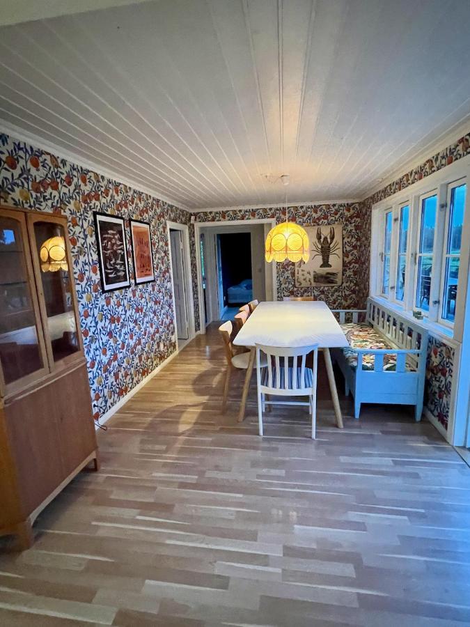 Idylliskt Hus Med Sjoeutsikt. Villa Östhammar Exteriör bild