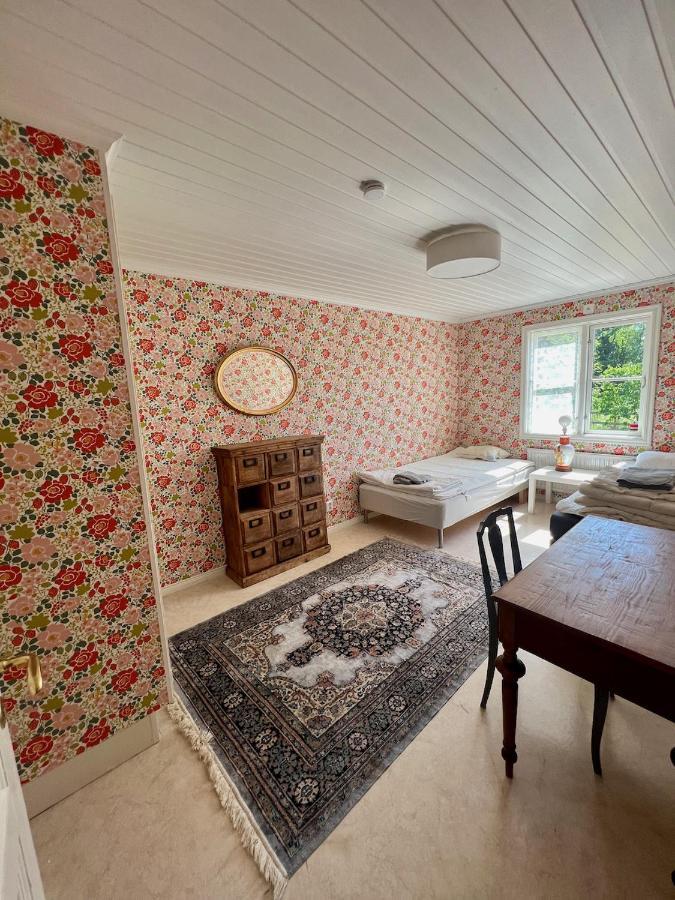 Idylliskt Hus Med Sjoeutsikt. Villa Östhammar Exteriör bild