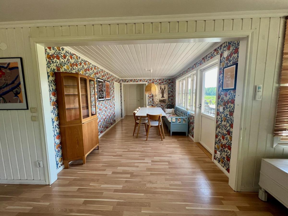 Idylliskt Hus Med Sjoeutsikt. Villa Östhammar Exteriör bild