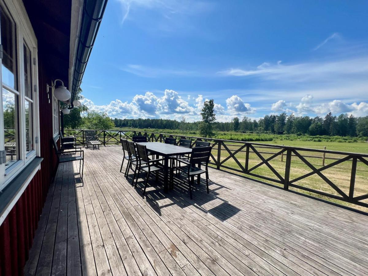 Idylliskt Hus Med Sjoeutsikt. Villa Östhammar Exteriör bild