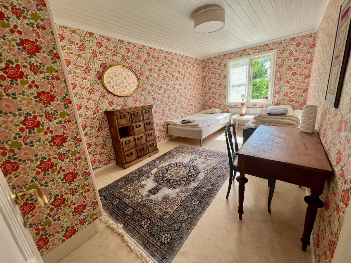 Idylliskt Hus Med Sjoeutsikt. Villa Östhammar Exteriör bild